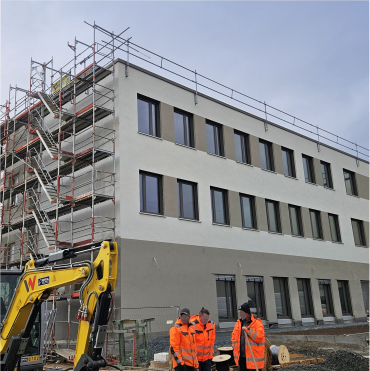 6-Fassade_der_neuen_KLR-Schule_WDVS l